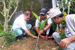 मौलाकाली सामुदायिक वन परिसरमा बृक्षारोपण