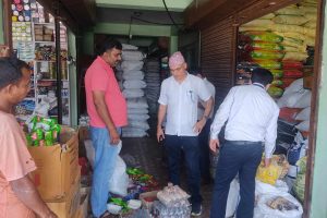 म्याद नाघेको सामाग्री बिक्री गर्ने गैँडाकोटको शिवकृपा स्टोर्सलाई ५० हजार जरिवाना