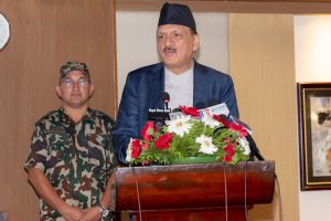 एक अर्कालाई विश्वास गर्दै निगरानी गर्न  भन्सारका कर्मचारीलाई अर्थमन्त्रीको निर्देशन