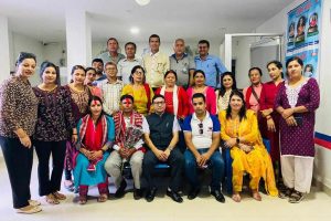 नेपाल लाइफको झण्डा बोकेर एजेन्सी म्यानेजर गौतम सिगांपुर प्रस्थान