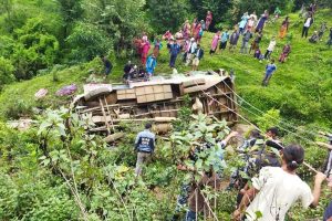 दाङको घोराहीका लागि छुटेको बस रोल्पामा दुर्घटना ४ जनाको मृत्यु