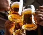 साढे २ घण्टामा १ हजार २५४ बियर खाएपछि बन्यो विश्व रेकर्ड