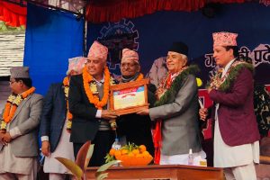 अध्यक्ष ढकाल गृहजिल्लामा सम्मानित