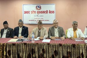 प्रधानमन्त्रीलाई भेट्नुअघि मुख्यमन्त्रीहरूले गरे हेटौंडामा छलफल