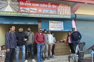 घरघरमा अण्डा पु¥याउने अभियानमा किसान दाना