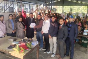 चेपाङ बालबालिकालाई एक्सपर्ट चितवनका कर्मचारीले गरे खाद्यान्न तथा स्टेशनरी सहयोग