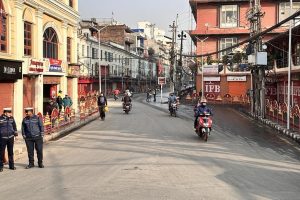 पार्किङ निषेधपछि सटर बन्द गरेर सडकमा उत्रिए न्युरोडका व्यवसायी