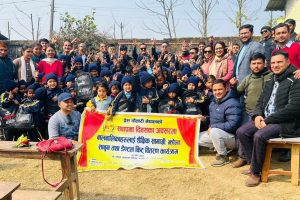 प्रेस चौतारी चितवनले बाँड्यो विद्यार्थीलाई झोलासहितको शैक्षिक सामाग्री