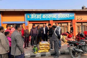 एमाले चितवनको समन्वयमा मिटरब्याज पीडितलाई आवास र खाद्यान्न सहयोग