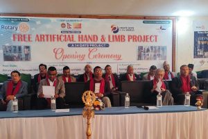 काठमाण्डौं र भरतपुरबाहेक अन्यत्र चिकित्सक जाँनै मान्दैनन् : स्वास्थ्य मन्त्री जोशी