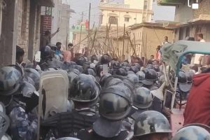 सरस्वतीको मूर्ति सेलाउने विषयमा झडप, ईशनाथ नगरपालिकामा कर्फ्यू जारी