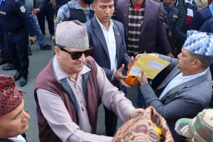 पूर्वराजा ज्ञानेन्द्र शाह परिवारसहित चितवनमा, एकसाता बस्ने