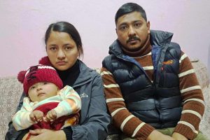 नाै महिने सृजमलाई ‘स्पाइनल मस्कुलर एट्रोफी’, उपचारमा ३० करोड लाग्ने भएपछि आमाबुवामा छटपटी