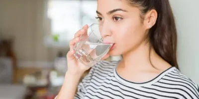 आयुर्वेद : एकदिनमा कति पानी पिउने, कुन समयमा पिउने ?