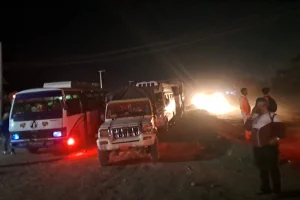 धुलोले हैरानी भएपछि गैंडाकोटमा चक्काजाम