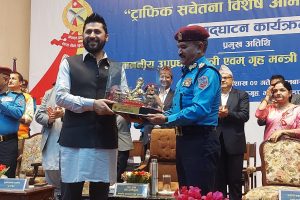 अब ट्राफिक प्रहरीको बोली नरम, कारबाही कडा हुनुपर्छ – गृहमन्त्री