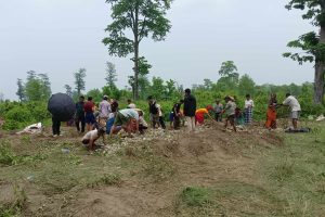 नाला खन्दा पुरिएर मृत्यु भएका तीनजना मजदुरको सामूहिक अन्त्यष्टि