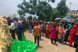 नेपाल लिटिल फ्लावर सोसाईटीद्धारा राक्सीराङका डेढसय घरधुरीलाई खाद्य सामाग्री वितरण