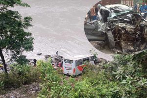त्रिशुली दुर्घटना अपडेट- कारमा सवार दुई जनाको अवस्था गम्भीर