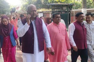 मध्यरातमा मन्त्रालय भागबण्डा मिलेपछि मुख्यमन्त्री दाबी पेस गर्न पुगे सतिश सिंह