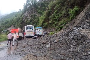 पहिरोले अवरुद्ध भएको मुग्लिङ सडक खुल्यो
