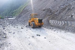 नारायणगढ–मुग्लिन सडक खण्डका २५ ठाउँ पहिराको जोखिममा