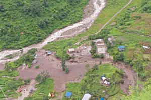 गोरखामा लेदो सहितको पहिरोमा परी पाँच जना बेपत्ता