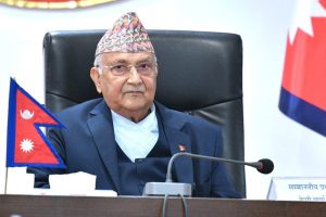 प्रधानमन्त्री ओलीले पूर्वप्रधानमन्त्रीहरुसँग छलफल गर्दै