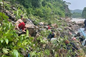 आँबुखैरेनीनजिकै ऐना पहराबाट मर्स्याङ्दीमा खस्यो बस