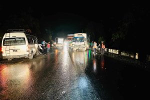 चितवनमा माइक्रो र दूध बोक्ने ट्यांकर ठोक्किँदा कावासोतीका १५ जना घाइते