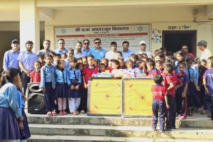 चेपाङ बाहुल्यता रहेको विद्यालयमा एक्सपर्टको शैक्षिक तथा खेलकुद सामग्री