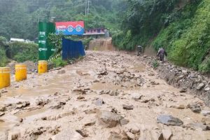 पहिरोले नौबिसे–काठमाडौं सडक अवरुद्ध