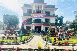 वन कार्यालयले एक लाख ३८ हजार बिरुवा बाँड्यो