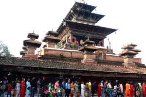 तलेजु भवानीको मन्दिरमा बिहानैदेखि दर्शनार्थीको घुइँचो