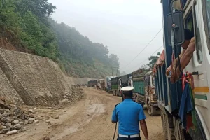 आज बेलुकी १० बजेपछि  बर्दघाट-दाउन्ने खण्डमा अत्यावश्यकबाहेक सवारी चल्न नपाउने