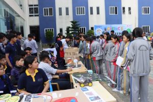 अङकुरम् एकेडेमीमा विज्ञान प्रदर्शनी – ‘फ्युचरिस्टिक इन्नोभेसन’मा अभिभावकको चासो