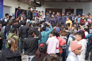 राहदानी वितरण रोकिएपछि सेवाग्राही आक्रोशित