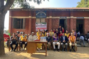 नवदूर्गा आधारभूत विद्यालयका विद्यार्थीहरुलाई शैक्षिक सामाग्री वितरण