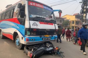 गैँडाकोटमा बसको ठक्करबाट मोटरसाइकल चालक गम्भिर घाइते