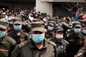प्रमुख प्रशासकीय अधिकृत गुरागाईंलाई रोक्न महानगर प्रहरी परिचालन, कर्मचारीको विरोध