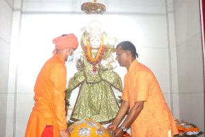 गैँडाकोटमा हनुमानलाई ३१ किलोको लड्डु