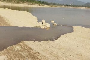 विनयी खोलाको बाढीले बगायो डाइभर्सन, पूर्व-पश्चिम राजमार्ग अवरूद्ध