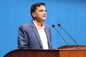 प्रचण्डलाई योगेशको चेतावनी- सिसाको घरमा बसेर ढुंगा हान्ने मूर्खता नगर्नुस्