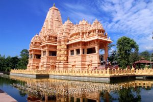 सि.जी.धाम मन्दिरमा सरसफाईको क्रममा लडेर युवक गम्भीर घाइते