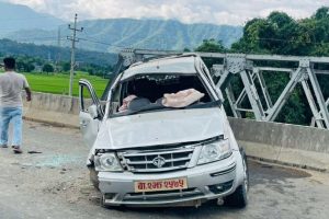 दाङबाट नारायणगढ आउदै  गरेको सरकारी गाडी दुर्घटना