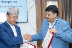 पाँच दिनमै अवकाशमा जाने सचिवसँग ऊर्जामन्त्रीले गरे कार्यसम्पादन सम्झौता