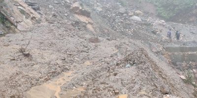 दार्चुला–गोकुलेश्वर सडक : पहिरोले तेर्छालेक रनेबास क्षेत्र अवरुद्ध