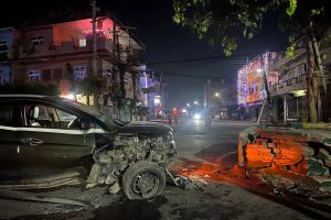 चितवनको धर्मचोकमा कार दुर्घटना, तीन जना घाइते