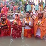 उदाउँदो सूर्यलाई अर्घ्य दिएर समापन गरियो छठ