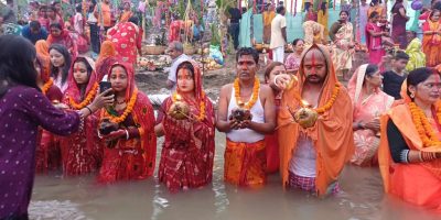 उदाउँदो सूर्यलाई अर्घ्य दिएर समापन गरियो छठ